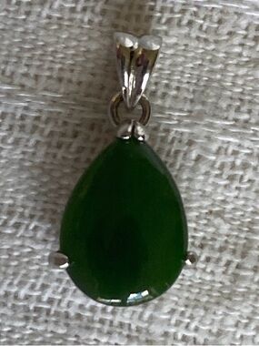Vintage Sterling Silver 925 Bezel-Set Teardrop Green Stone Pendant - 2.0g